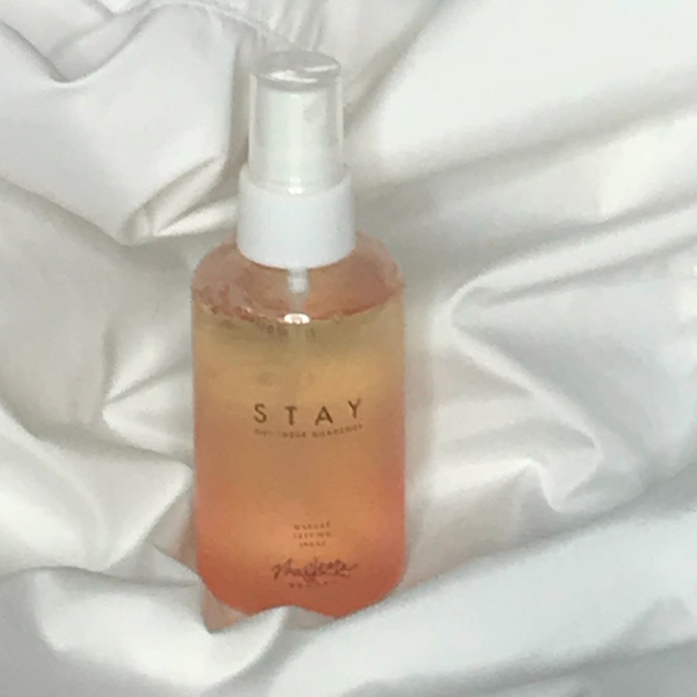 Maskcara stay spray